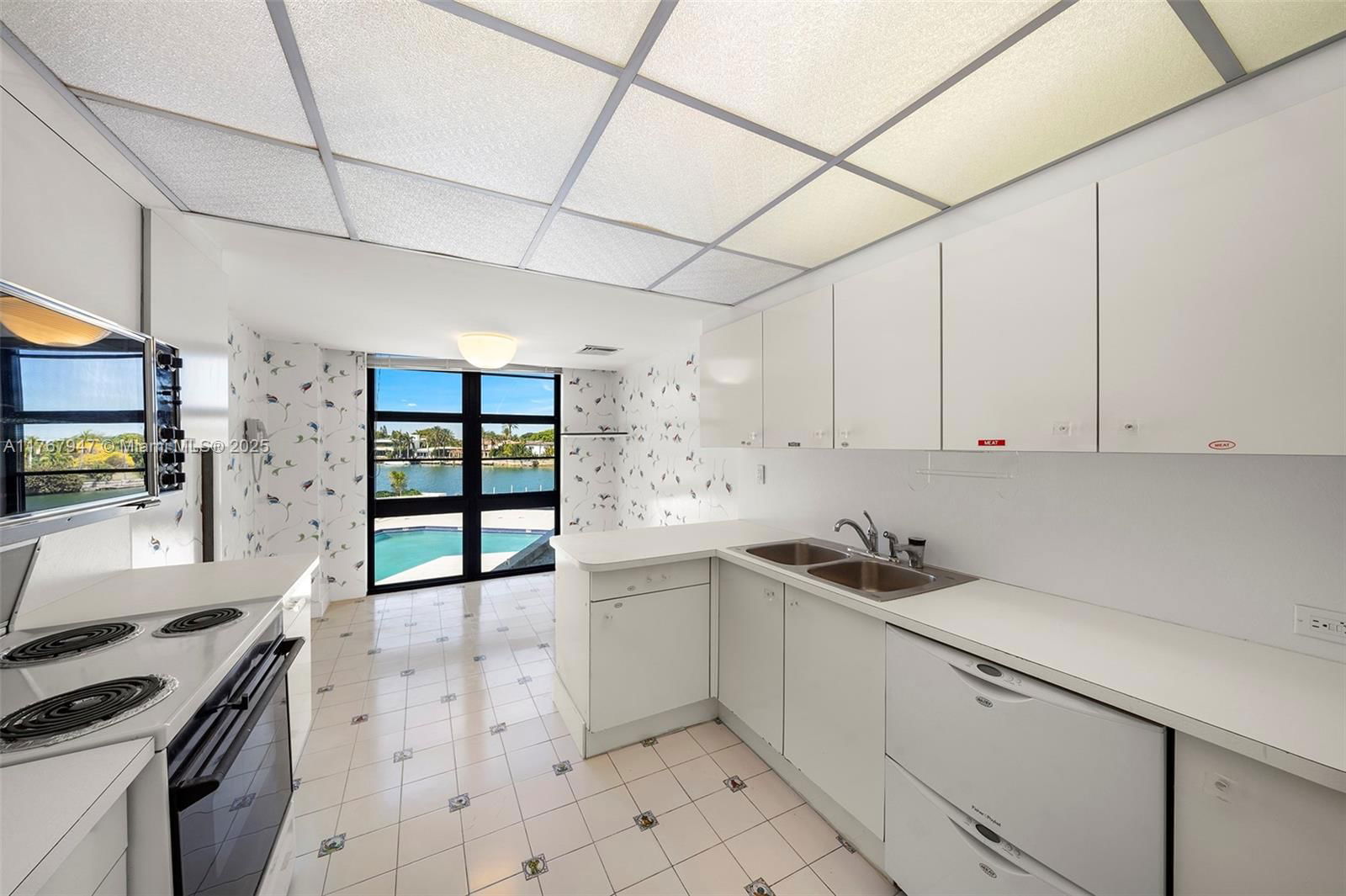 Real estate property located at 5500 Collins Ave #304, Miami-dade, Towerhouse Condo, Miami Beach, FL