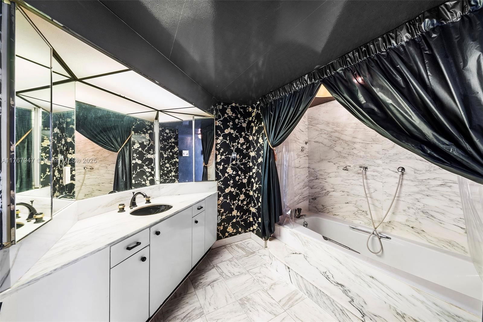 Real estate property located at 5500 Collins Ave #304, Miami-dade, Towerhouse Condo, Miami Beach, FL