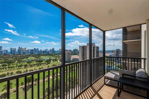 Real estate property located at 20301 Country Club Dr. #2524, Miami-dade, Coronado Condo- Tower Ii, Aventura, FL