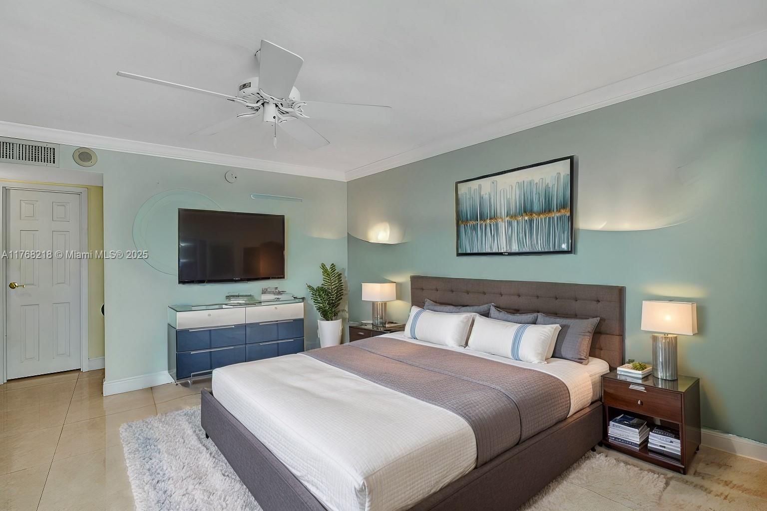 Real estate property located at 2655 Collins Ave #904, Miami-dade, Mirasol Ocean Towers Cond, Miami Beach, FL