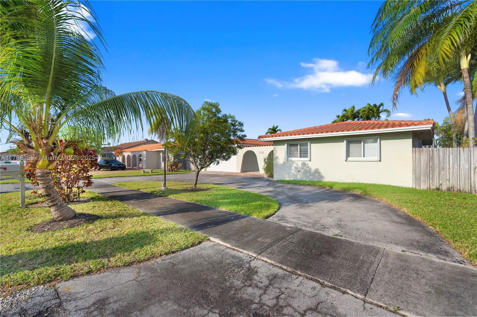 Real estate property located at 7450 100th Ct, Miami-dade, Villas Of Sunset Park, Miami, FL
