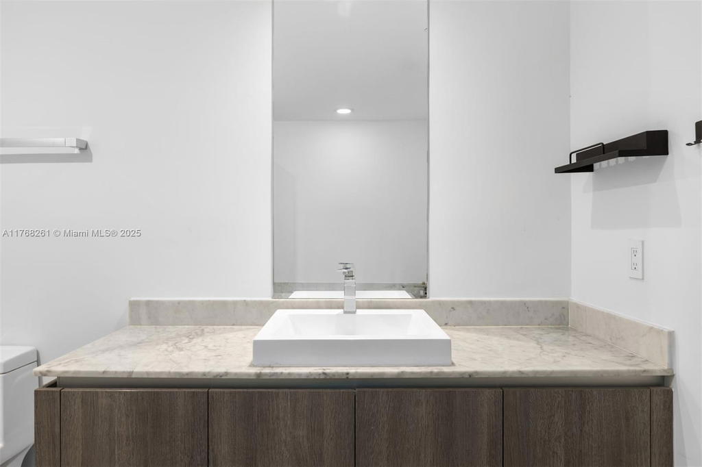 Real estate property located at 801 Miami Ave #2102, Miami-dade, 801 Sma Residences Condo, Miami, FL