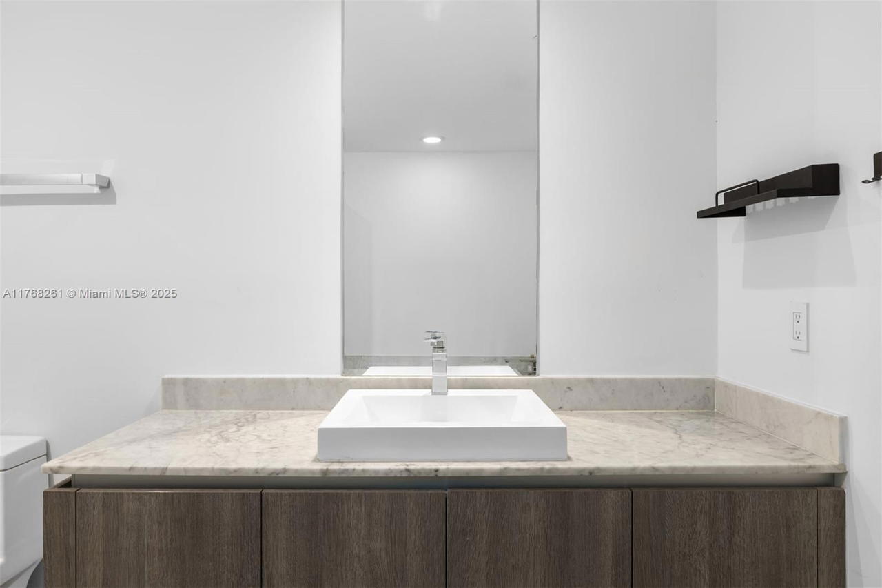 Real estate property located at 801 Miami Ave #2102, Miami-dade, 801 Sma Residences Condo, Miami, FL