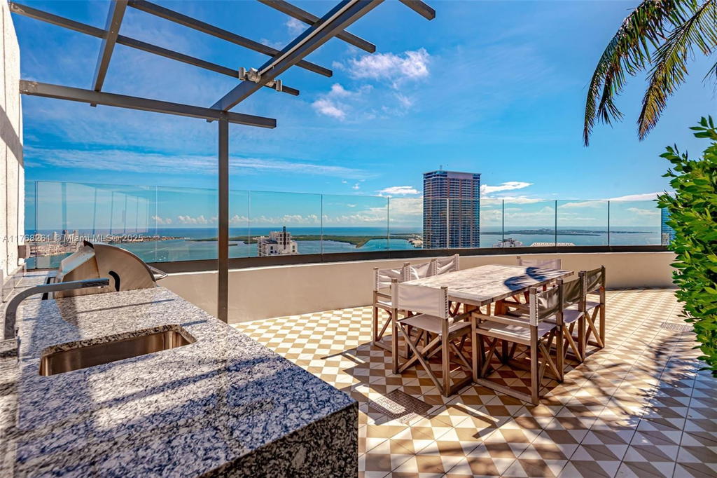 Real estate property located at 801 Miami Ave #2102, Miami-dade, 801 Sma Residences Condo, Miami, FL