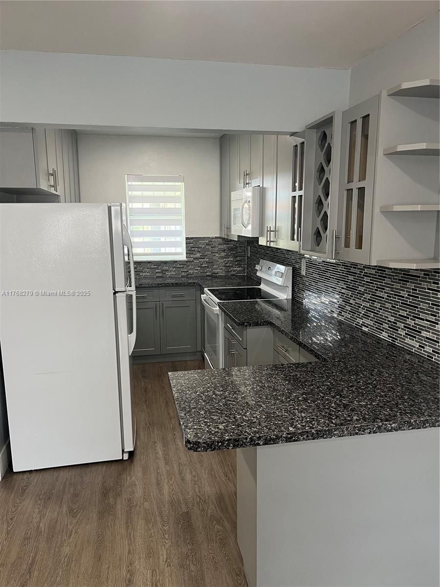 Real estate property located at 4050 135th St #17-9, Miami-dade, Villa Biscaya Jardines Co, Opa-Locka, FL