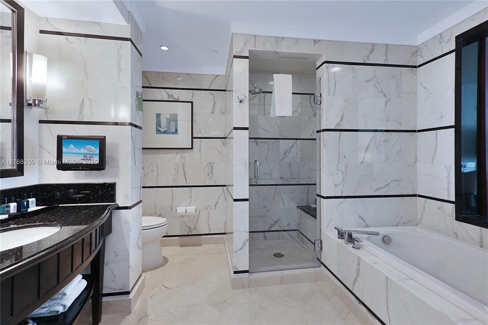 Real estate property located at 4391 Collins Ave #1415, Miami-dade, Fontainebleau Iii, Miami Beach, FL