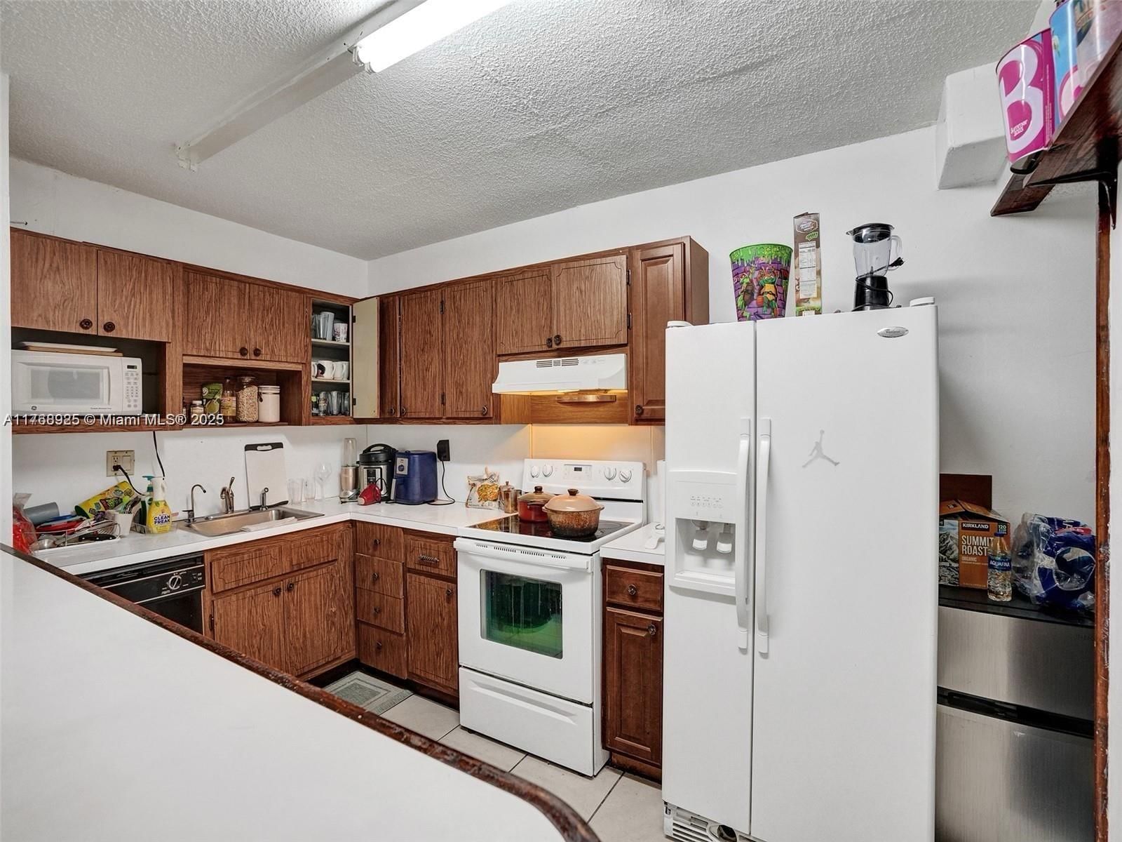 Real estate property located at 20301 30th Ave #122-5, Miami-dade, Villa Dorada Condo No 5, Aventura, FL