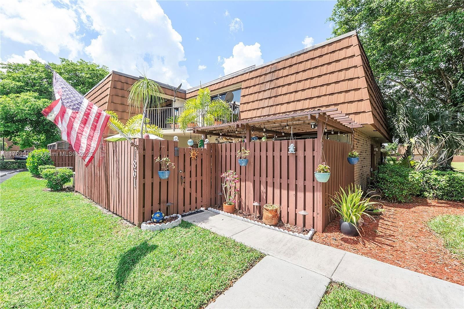 Real estate property located at 11861 13th Ct, Broward, C H E Acres, Davie, FL