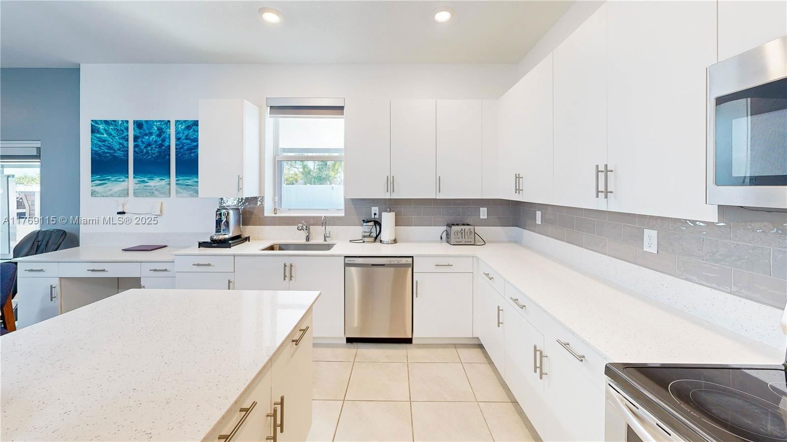 Real estate property located at 21421 127th Ct, Miami-dade, Siena North, Miami, FL