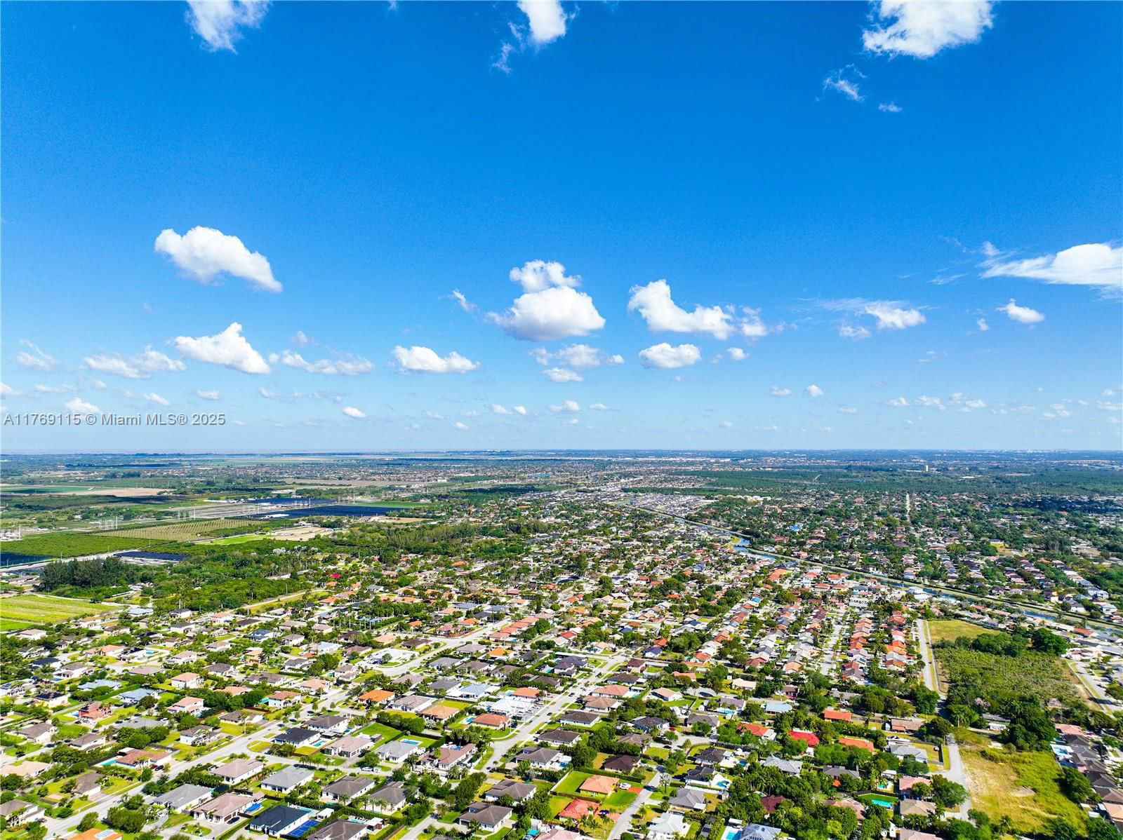 Real estate property located at 21421 127th Ct, Miami-dade, Siena North, Miami, FL