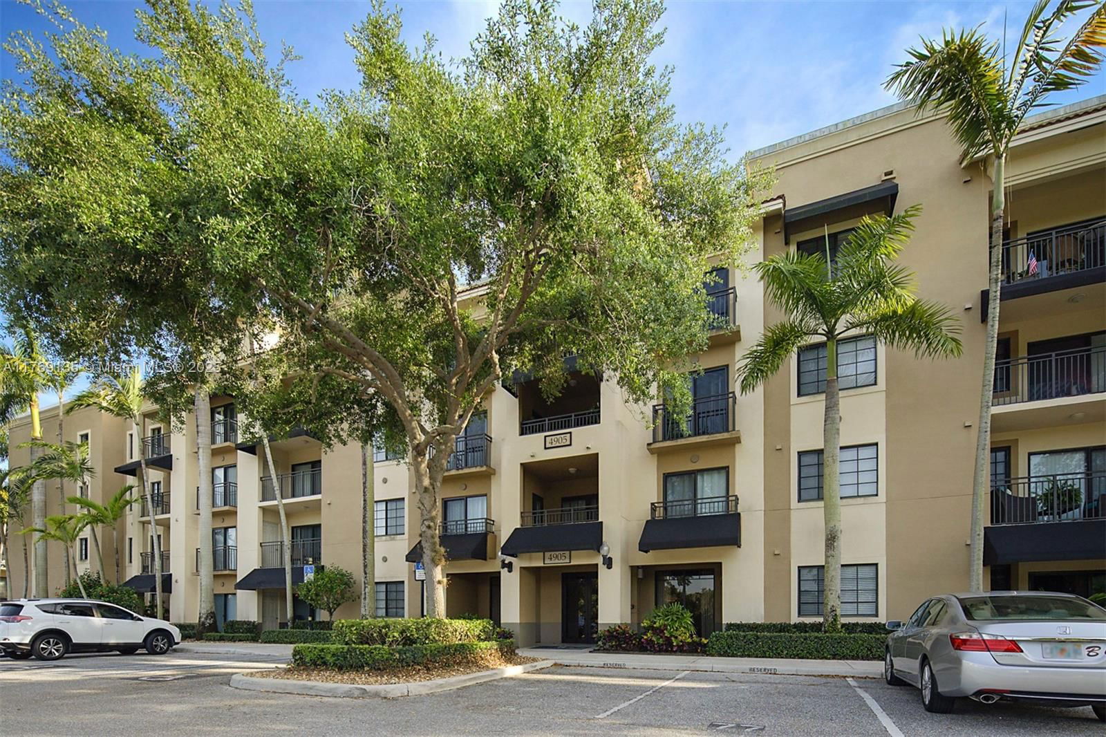 Real estate property located at 4905 Midtown Ln #2412, Palm Beach, Residences At Midtown Con, Palm Beach Gardens, FL