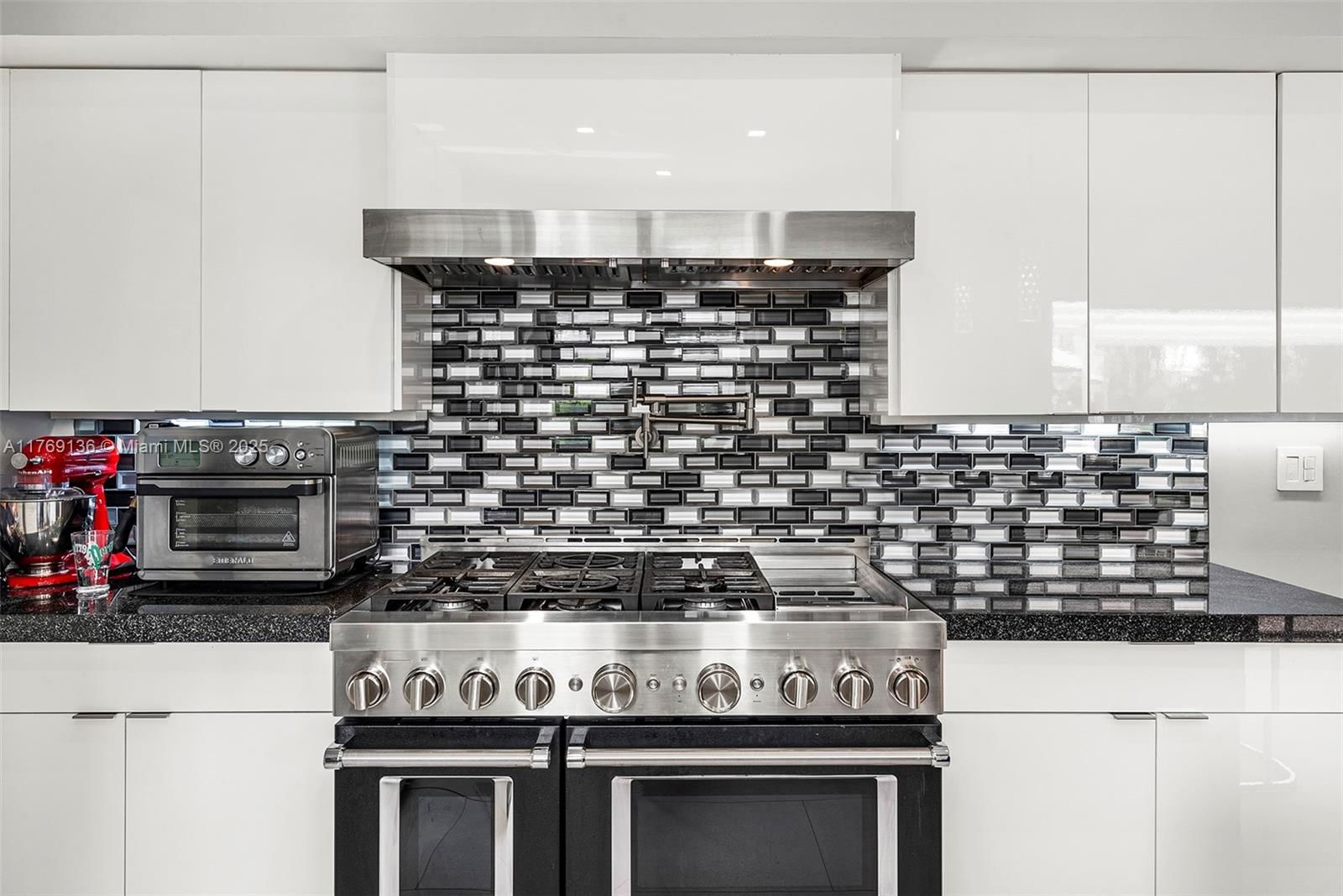 Real estate property located at 6166 Pine Tree Dr, Miami-dade, Beach View Addn, Miami Beach, FL