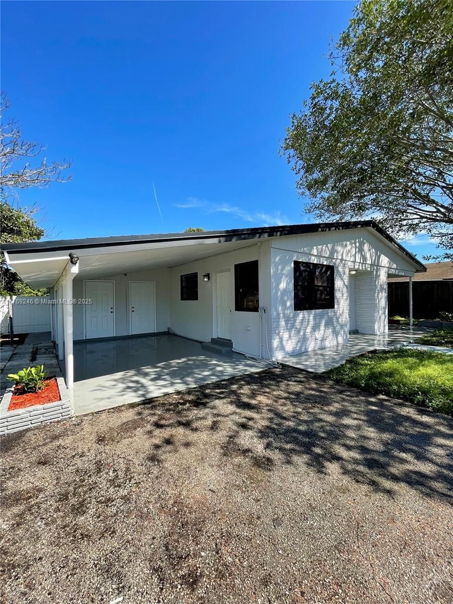 Real estate property located at 310 33rd Ter, Broward, Jeanette Manors, Lauderhill, FL