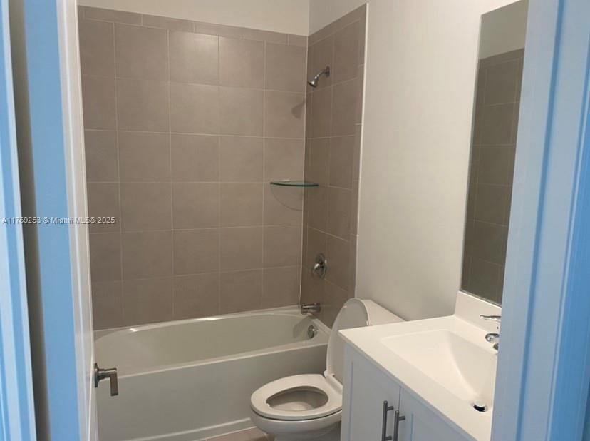 Real estate property located at 18082 147 Ct #0, Miami-dade, Venezzia, Miami, FL