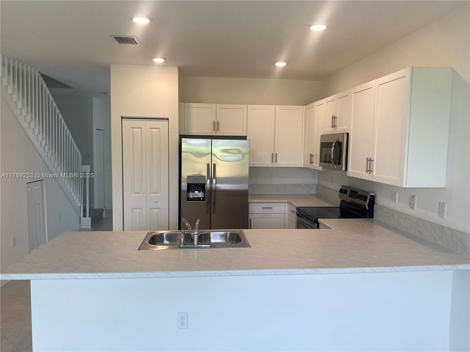 Real estate property located at 18082 147 Ct #0, Miami-dade, Venezzia, Miami, FL