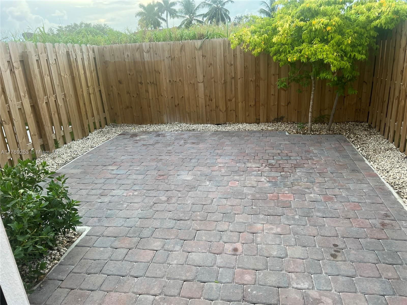 Real estate property located at 18082 147 Ct #0, Miami-dade, Venezzia, Miami, FL