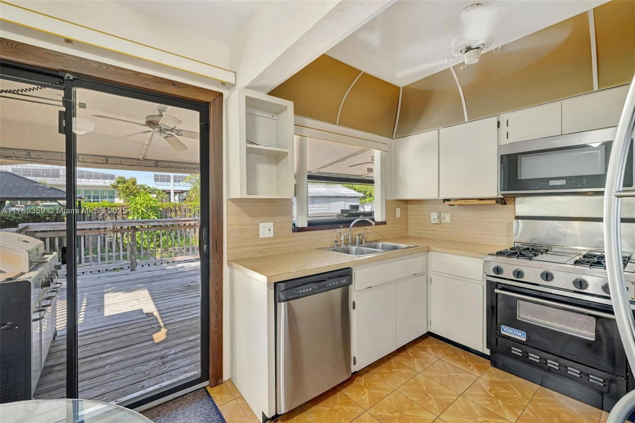 Real estate property located at 217 10th St, Broward, Tarpon River Park, Fort Lauderdale, FL