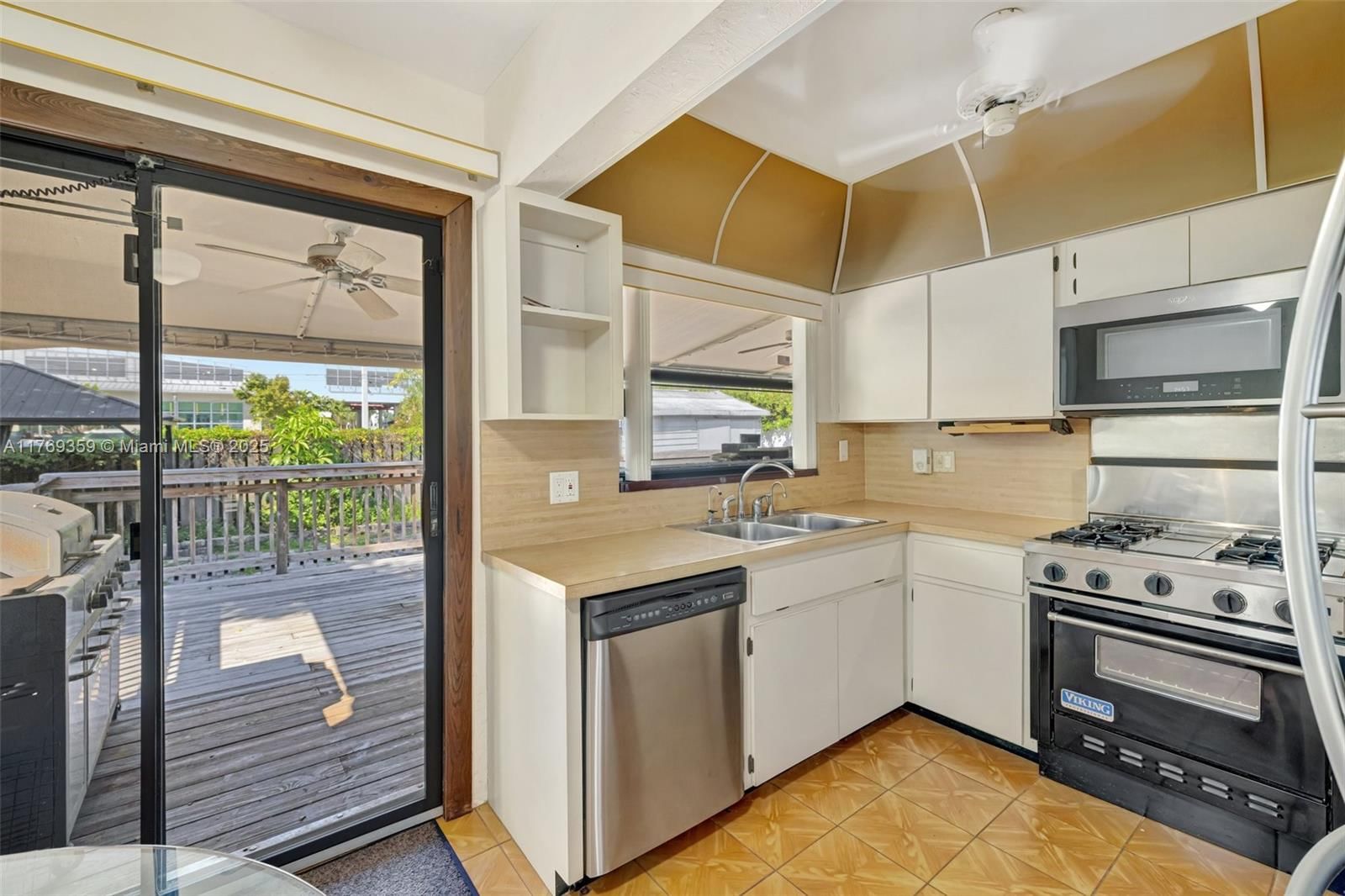 Real estate property located at 217 10th St, Broward, Tarpon River Park, Fort Lauderdale, FL