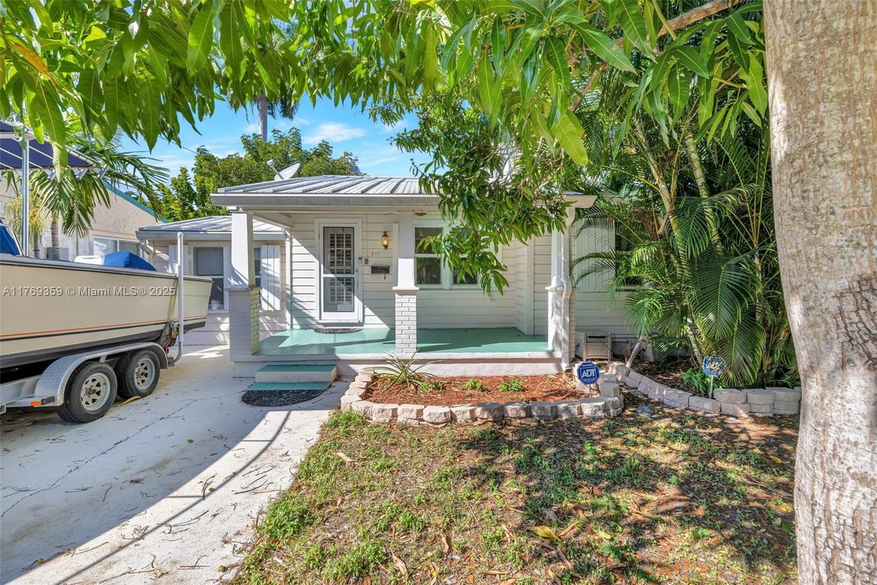 Real estate property located at 217 10th St, Broward, Tarpon River Park, Fort Lauderdale, FL