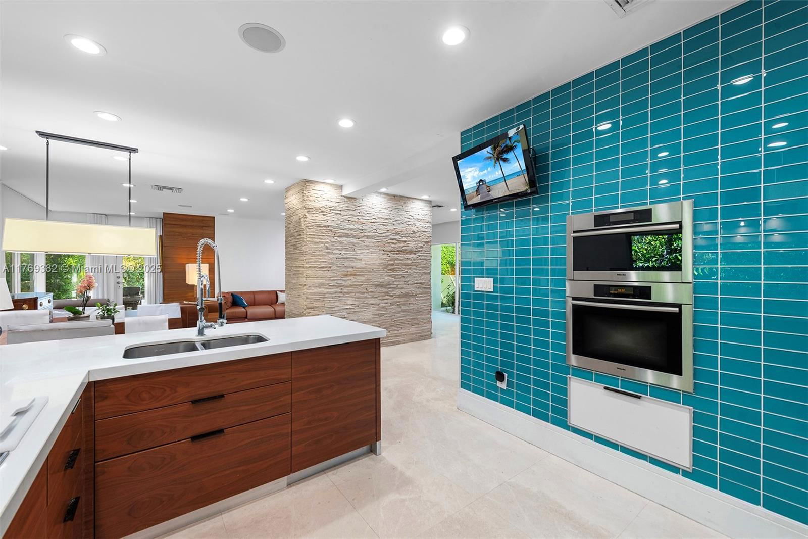 Real estate property located at 6001 Bay Rd, Miami-dade, La Gorce Golf Sub, Miami Beach, FL