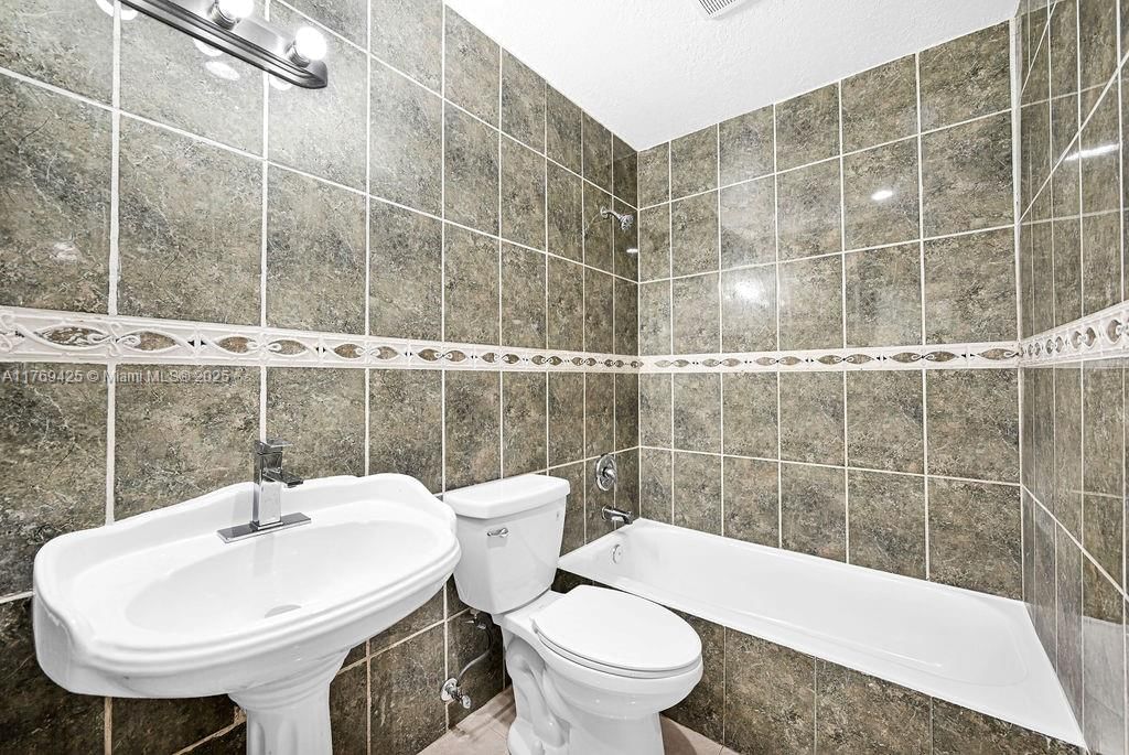 Real estate property located at 20908 39th Ave, Miami-dade, Vista Townhouse Sec C, Miami Gardens, FL