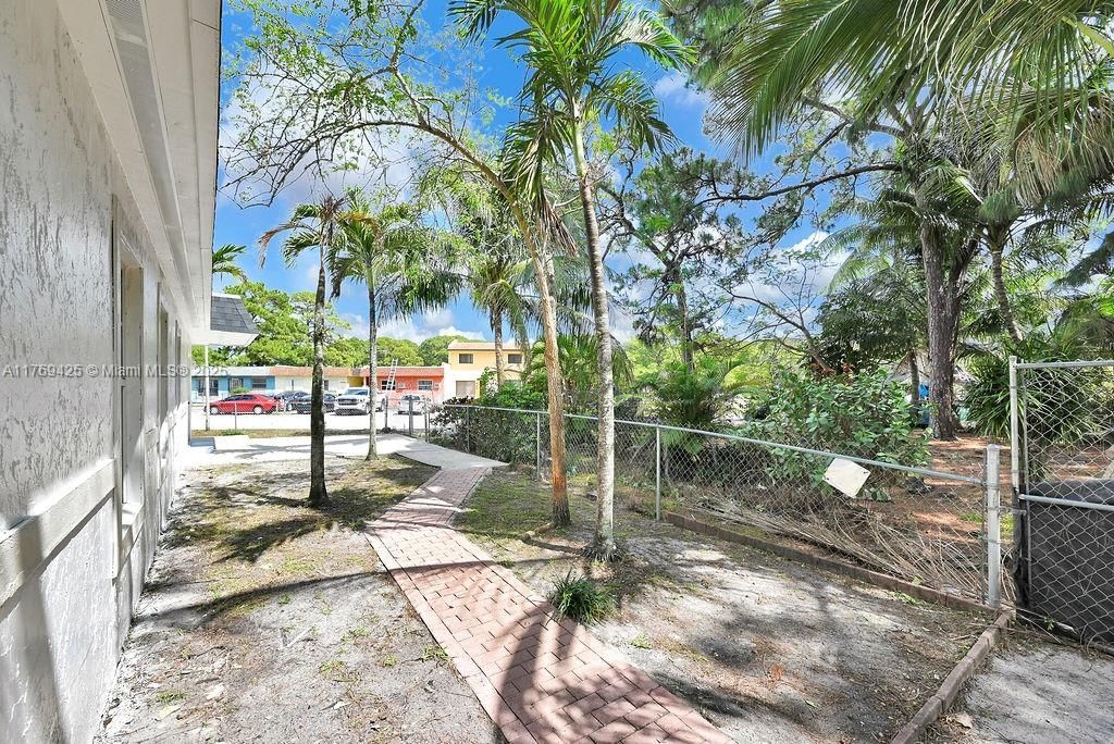 Real estate property located at 20908 39th Ave, Miami-dade, Vista Townhouse Sec C, Miami Gardens, FL