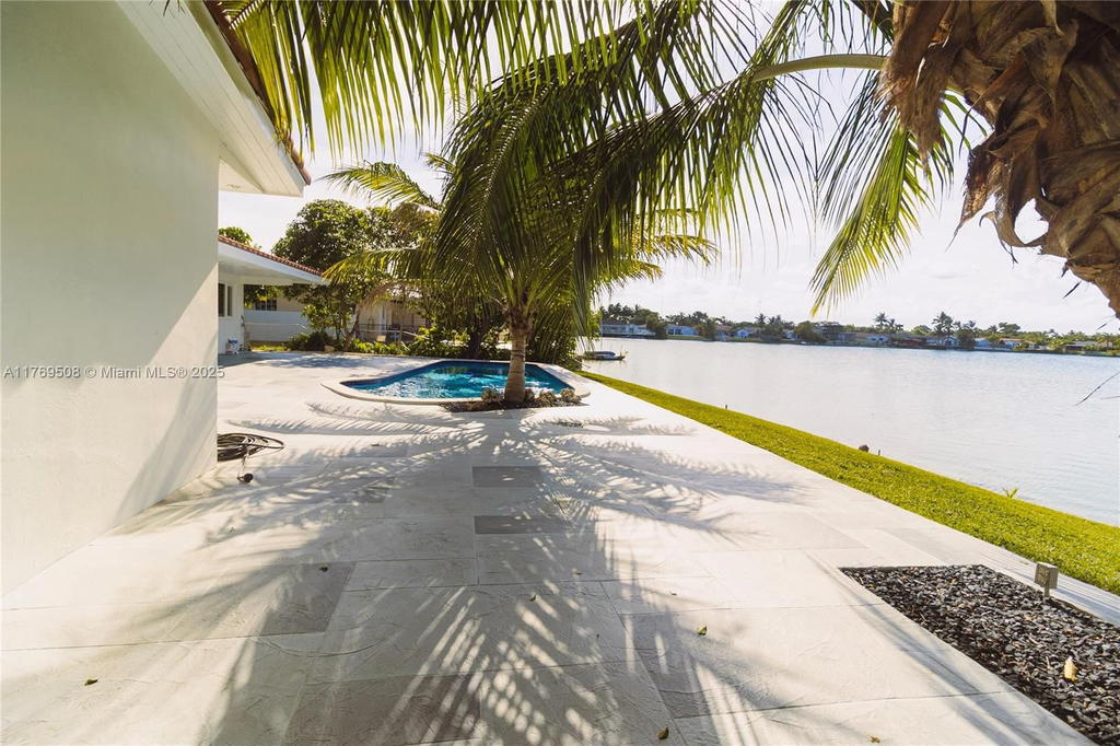 Real estate property located at 2255 207th St, Miami-dade, Highland Lakes East, Miami, FL