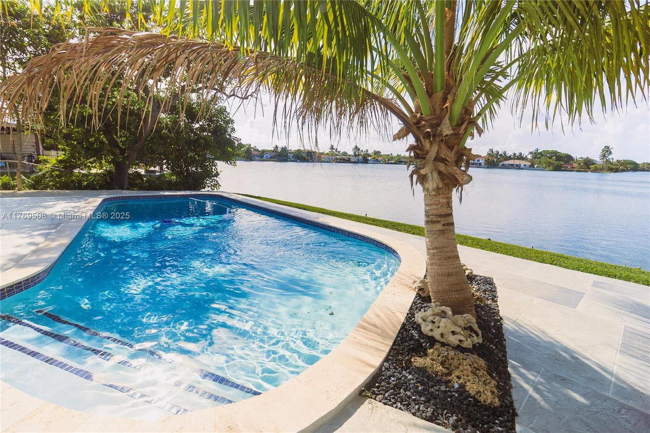 Real estate property located at 2255 207th St, Miami-dade, Highland Lakes East, Miami, FL