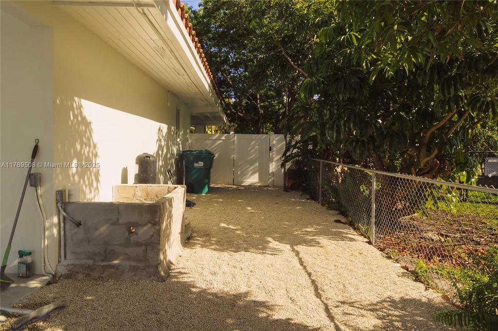 Real estate property located at 2255 207th St, Miami-dade, Highland Lakes East, Miami, FL