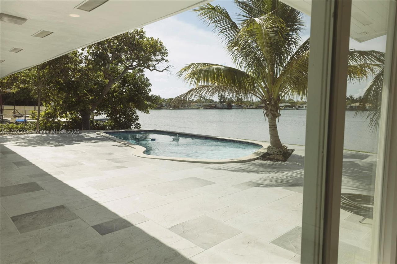 Real estate property located at 2255 207th St, Miami-dade, Highland Lakes East, Miami, FL