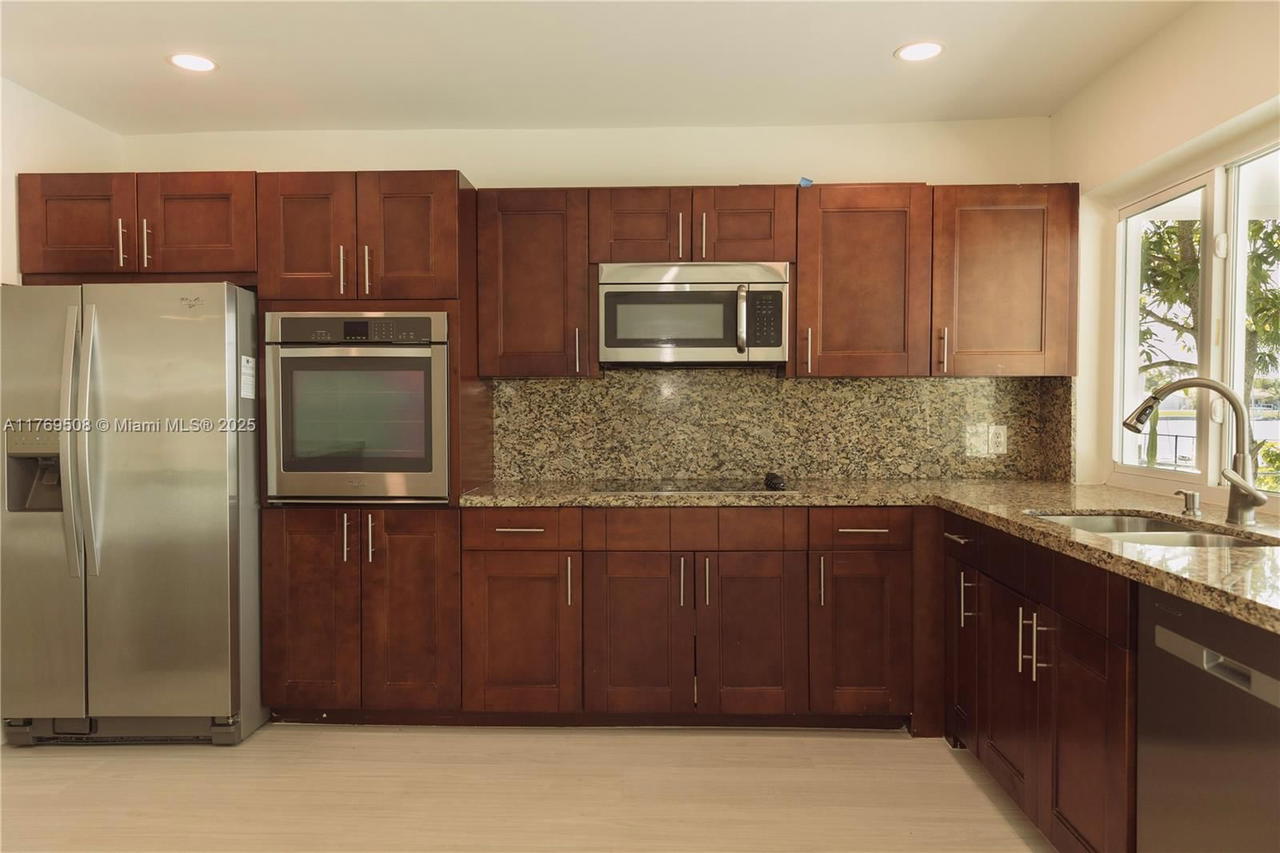 Real estate property located at 2255 207th St, Miami-dade, Highland Lakes East, Miami, FL