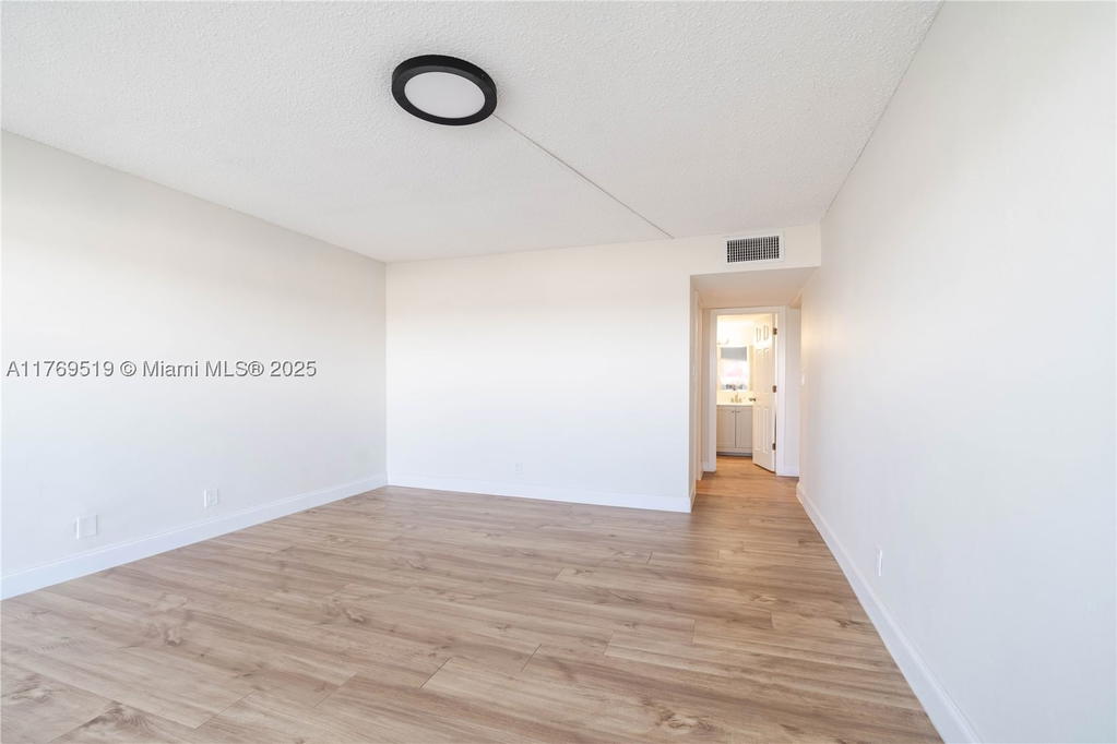 Real estate property located at 3301 Spanish Moss Ter #802, Broward, Lakes Of Inverrary Condo, Lauderhill, FL