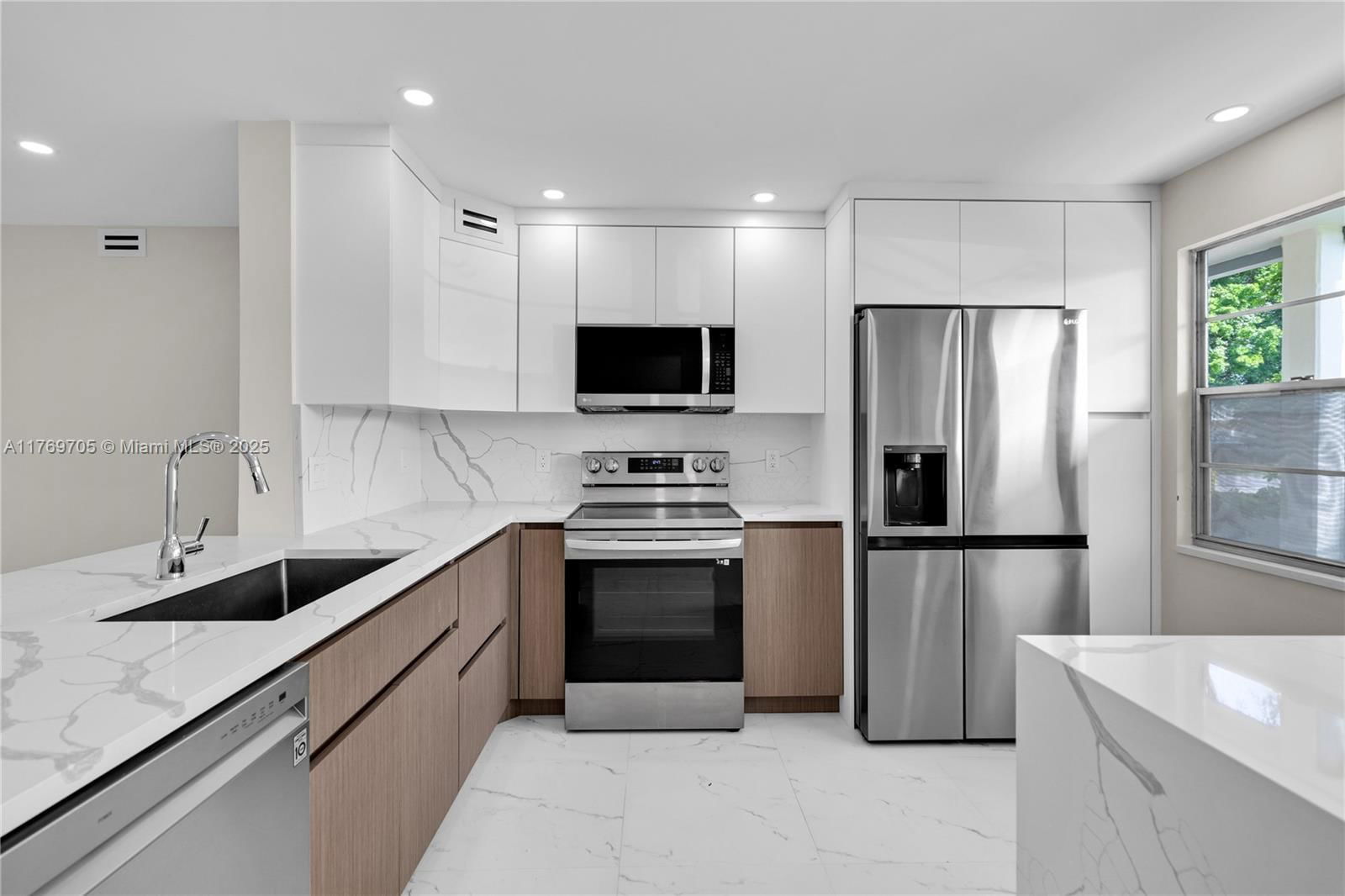 Real estate property located at 2501 Antigua Ter F1, Broward, Antigua Village I E Condo, Coconut Creek, FL