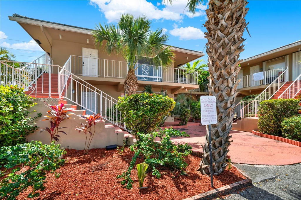Real estate property located at 2864 32nd St #7, Broward, Royal Plaza Condo, Fort Lauderdale, FL