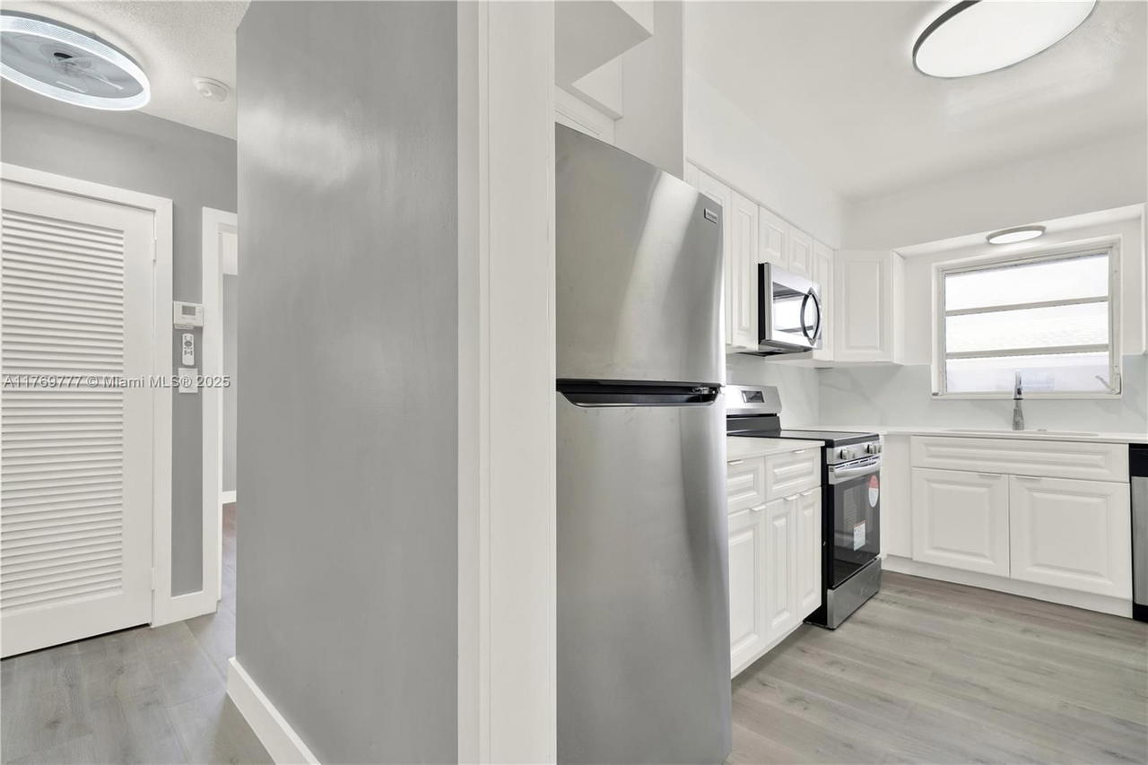 Real estate property located at 2864 32nd St #7, Broward, Royal Plaza Condo, Fort Lauderdale, FL
