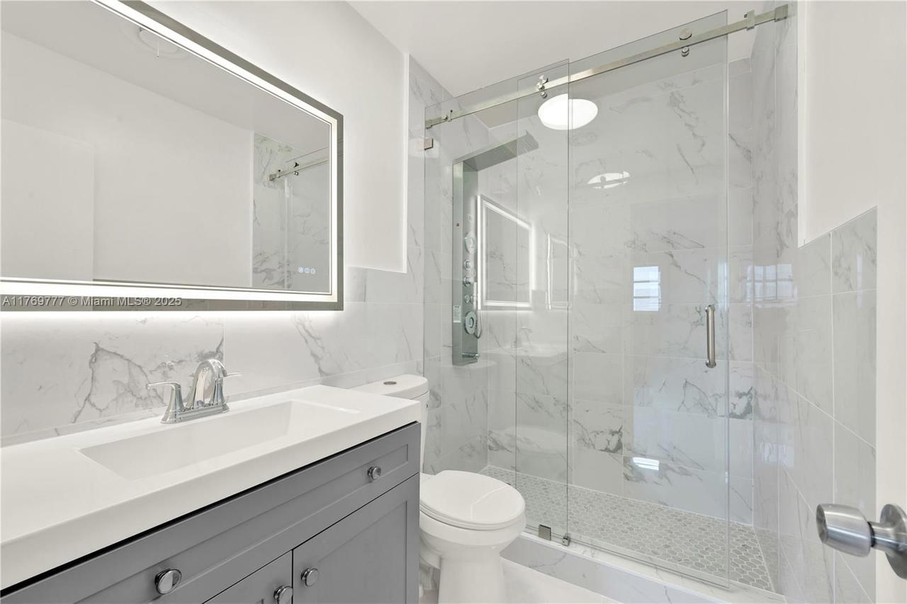 Real estate property located at 2864 32nd St #7, Broward, Royal Plaza Condo, Fort Lauderdale, FL