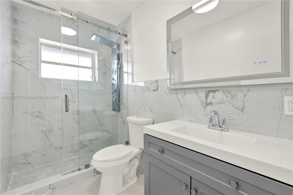 Real estate property located at 2864 32nd St #7, Broward, Royal Plaza Condo, Fort Lauderdale, FL