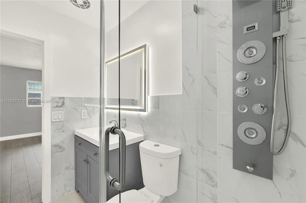 Real estate property located at 2864 32nd St #7, Broward, Royal Plaza Condo, Fort Lauderdale, FL