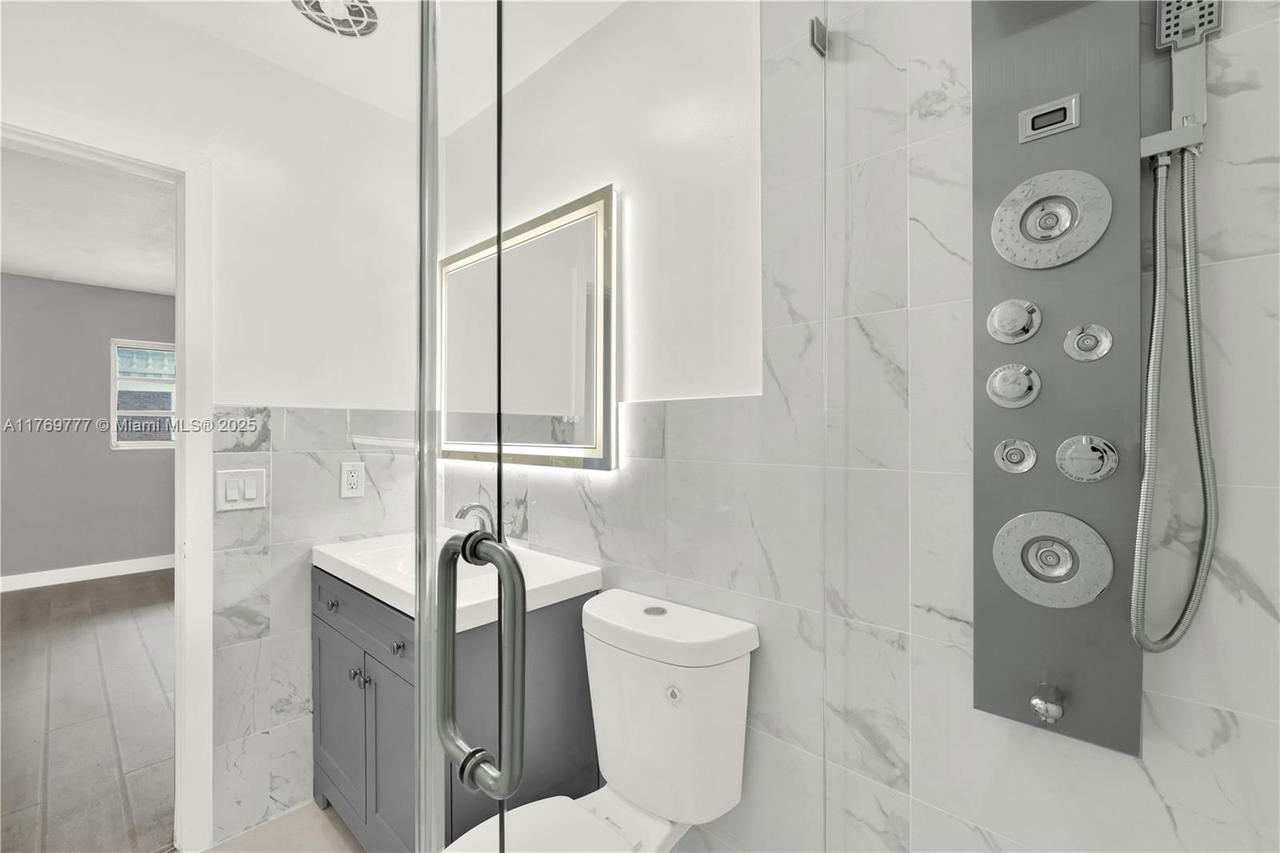 Real estate property located at 2864 32nd St #7, Broward, Royal Plaza Condo, Fort Lauderdale, FL