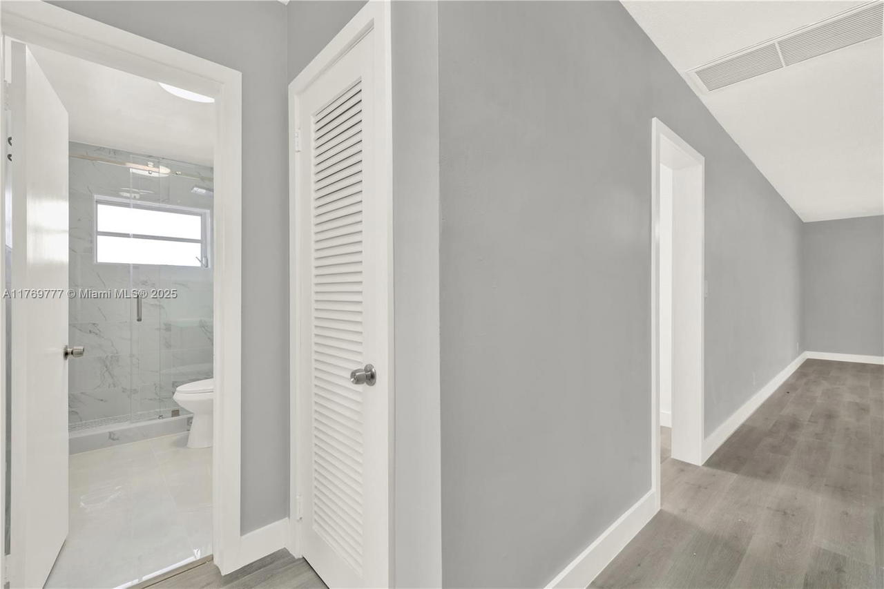Real estate property located at 2864 32nd St #7, Broward, Royal Plaza Condo, Fort Lauderdale, FL