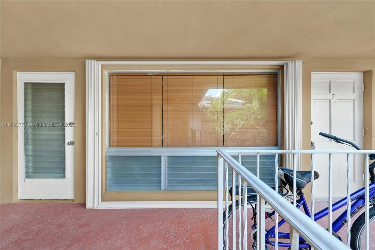 Real estate property located at 2864 32nd St #7, Broward, Royal Plaza Condo, Fort Lauderdale, FL
