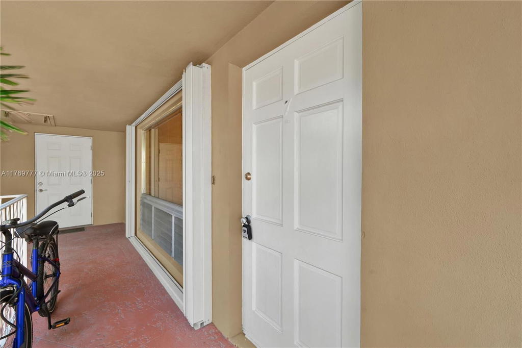Real estate property located at 2864 32nd St #7, Broward, Royal Plaza Condo, Fort Lauderdale, FL