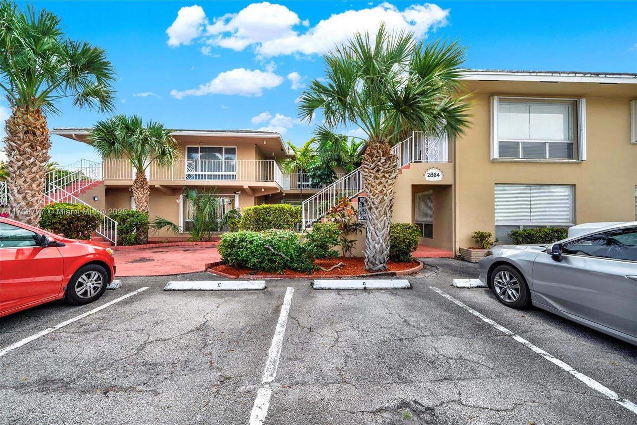 Real estate property located at 2864 32nd St #7, Broward, Royal Plaza Condo, Fort Lauderdale, FL