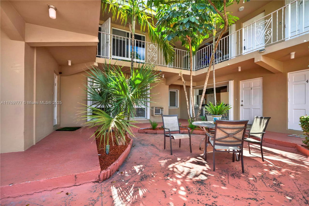 Real estate property located at 2864 32nd St #7, Broward, Royal Plaza Condo, Fort Lauderdale, FL