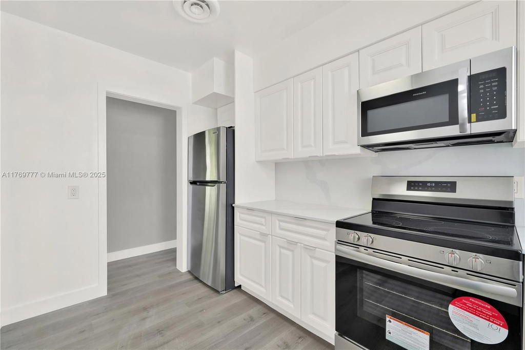 Real estate property located at 2864 32nd St #7, Broward, Royal Plaza Condo, Fort Lauderdale, FL