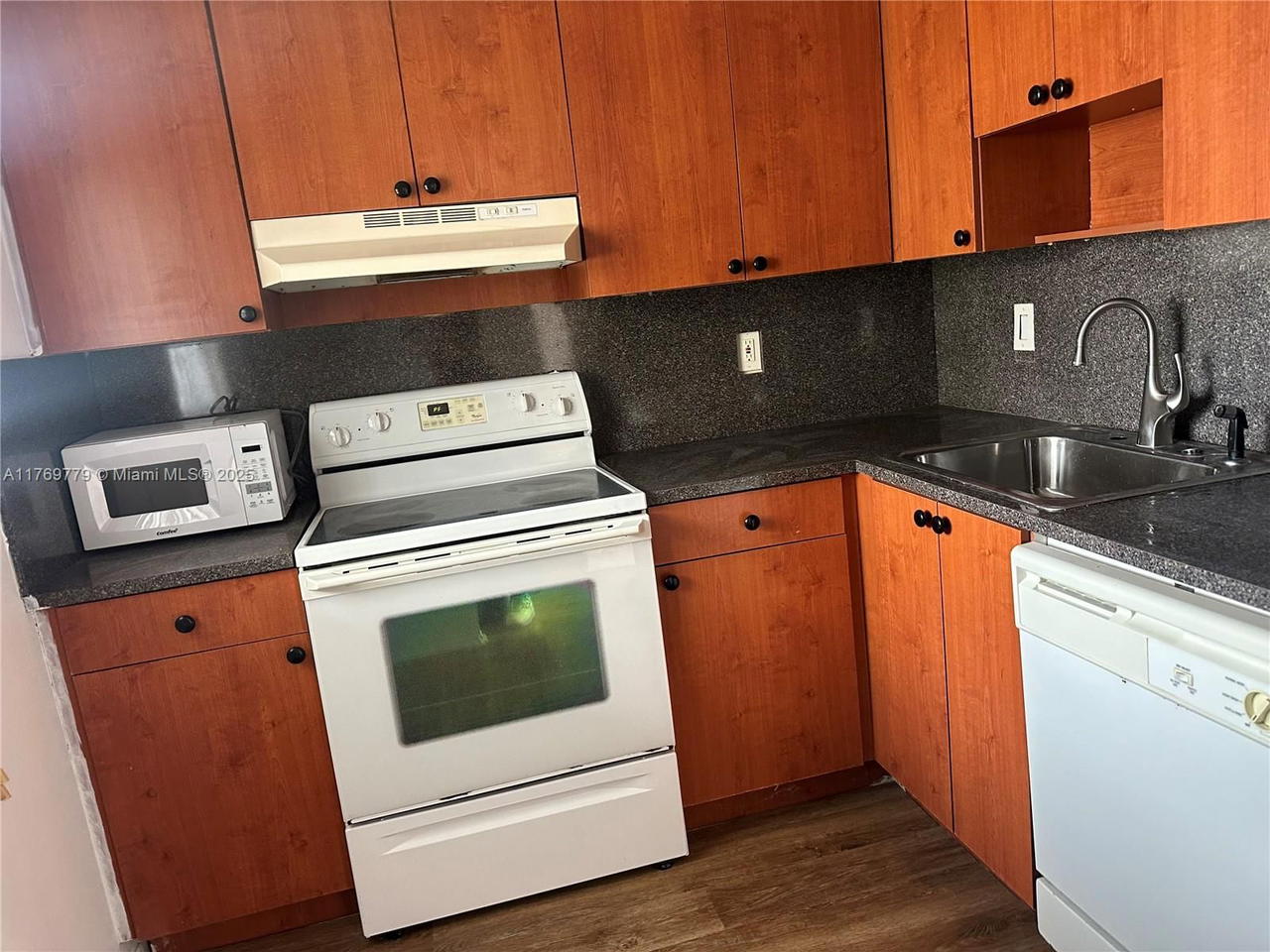 Real estate property located at , Miami-dade, Parkway Towers Bldg 1 Con, Miami, FL