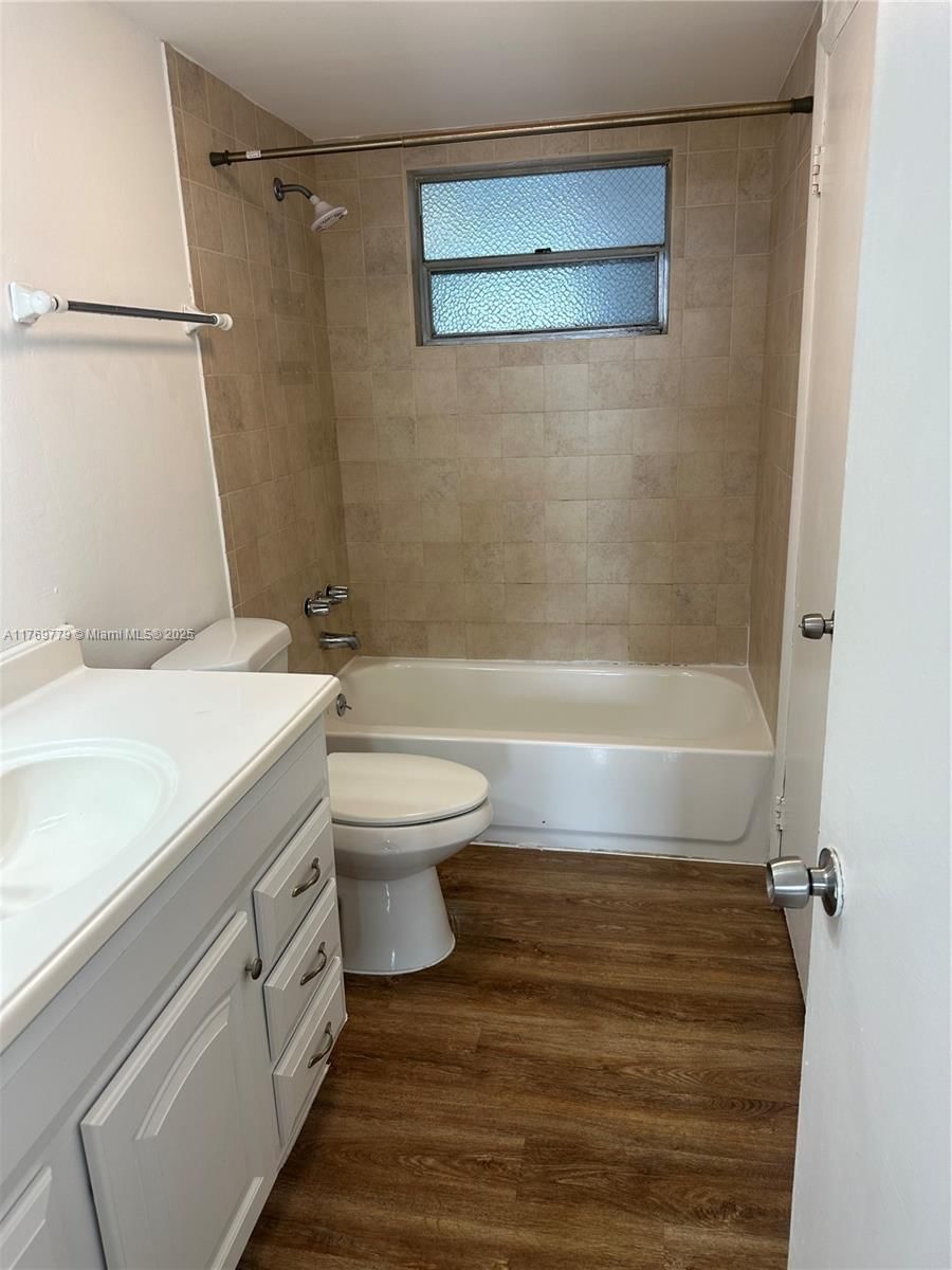 Real estate property located at , Miami-dade, Parkway Towers Bldg 1 Con, Miami, FL