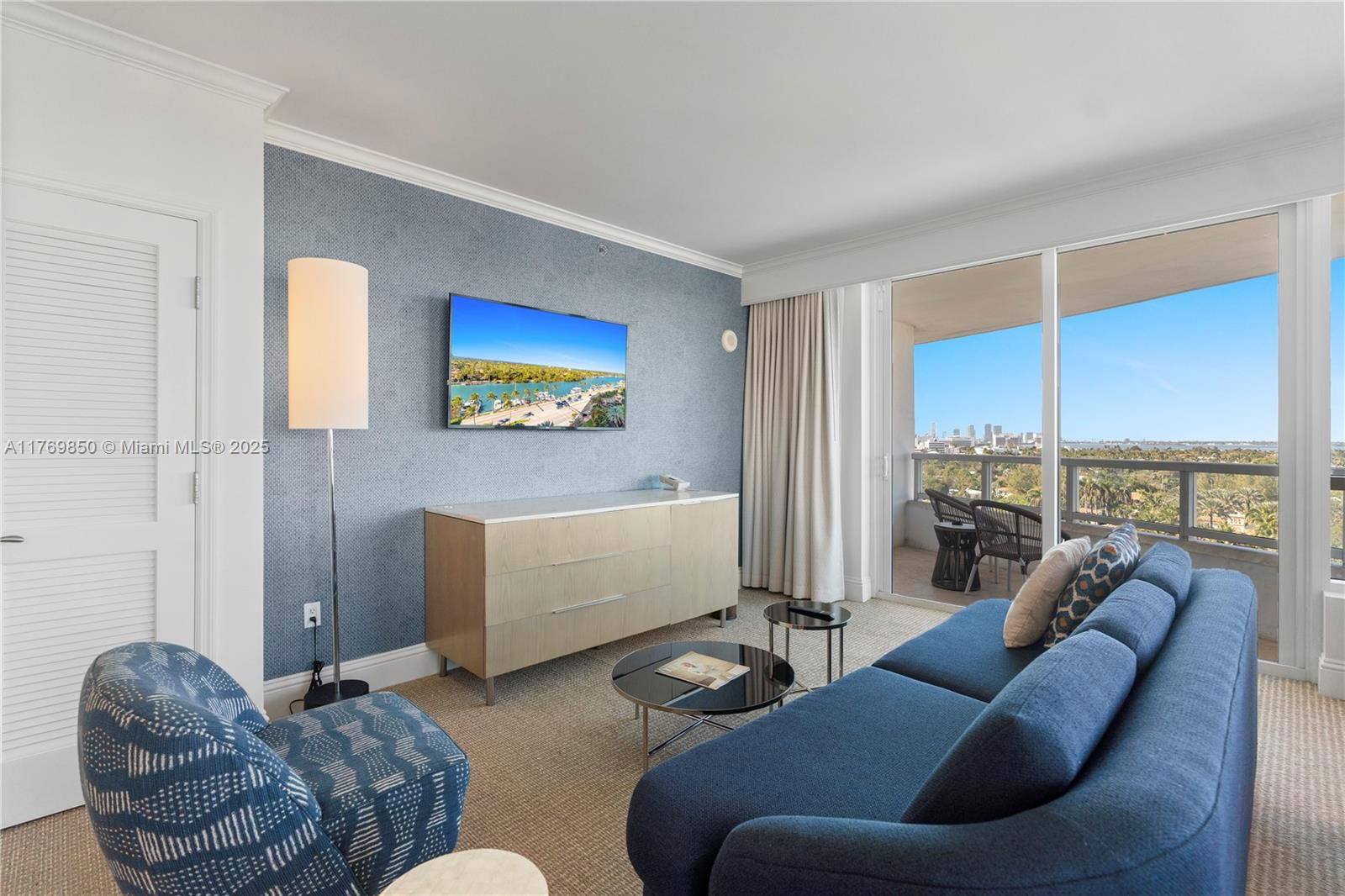 Real estate property located at 4401 Collins Ave #1015, Miami-dade, Fontainebleau Ii Condo, Miami Beach, FL