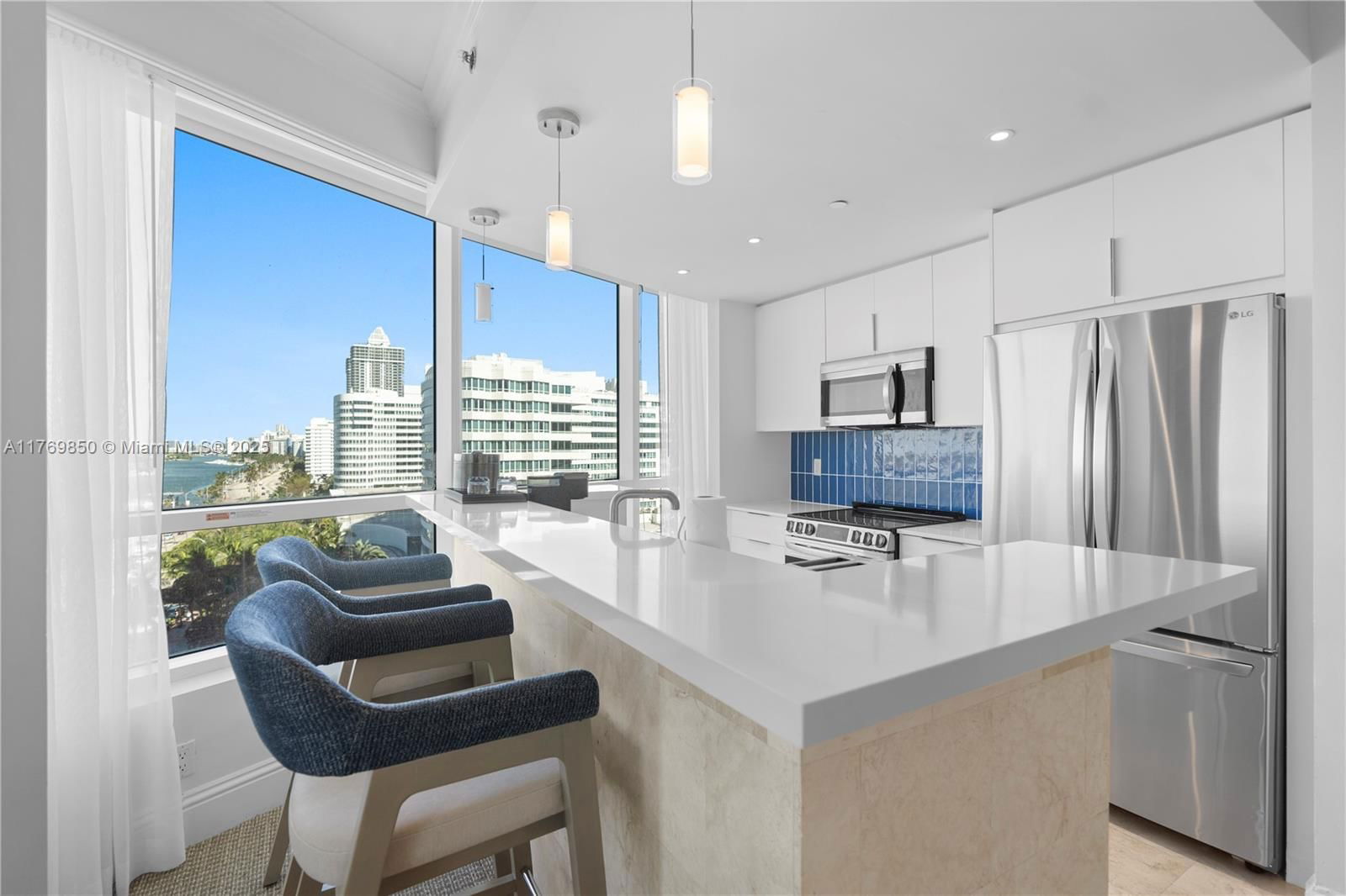 Real estate property located at 4401 Collins Ave #1015, Miami-dade, Fontainebleau Ii Condo, Miami Beach, FL