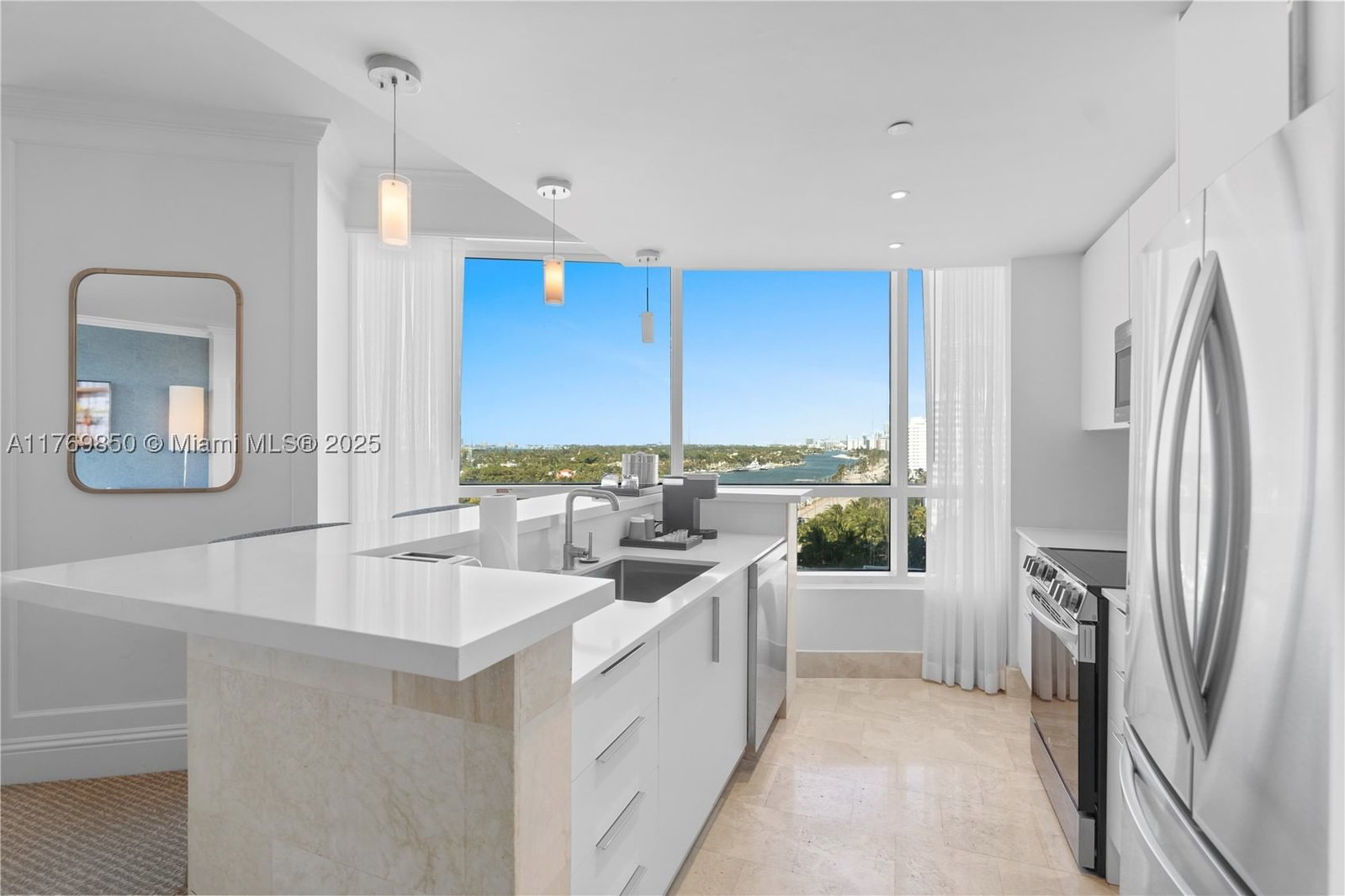 Real estate property located at 4401 Collins Ave #1015, Miami-dade, Fontainebleau Ii Condo, Miami Beach, FL